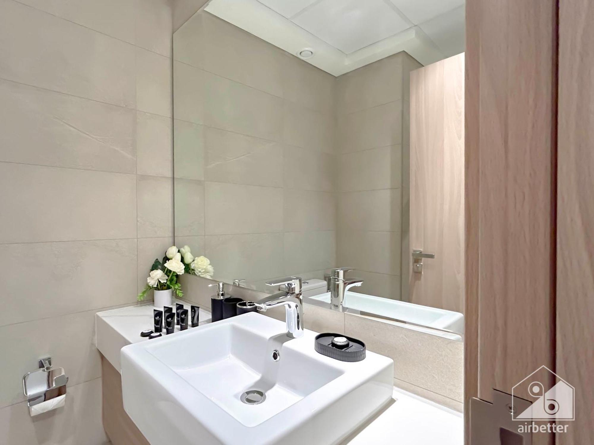 Charming Studio With Balcony In Azizi Riviera Dubai Exterior foto
